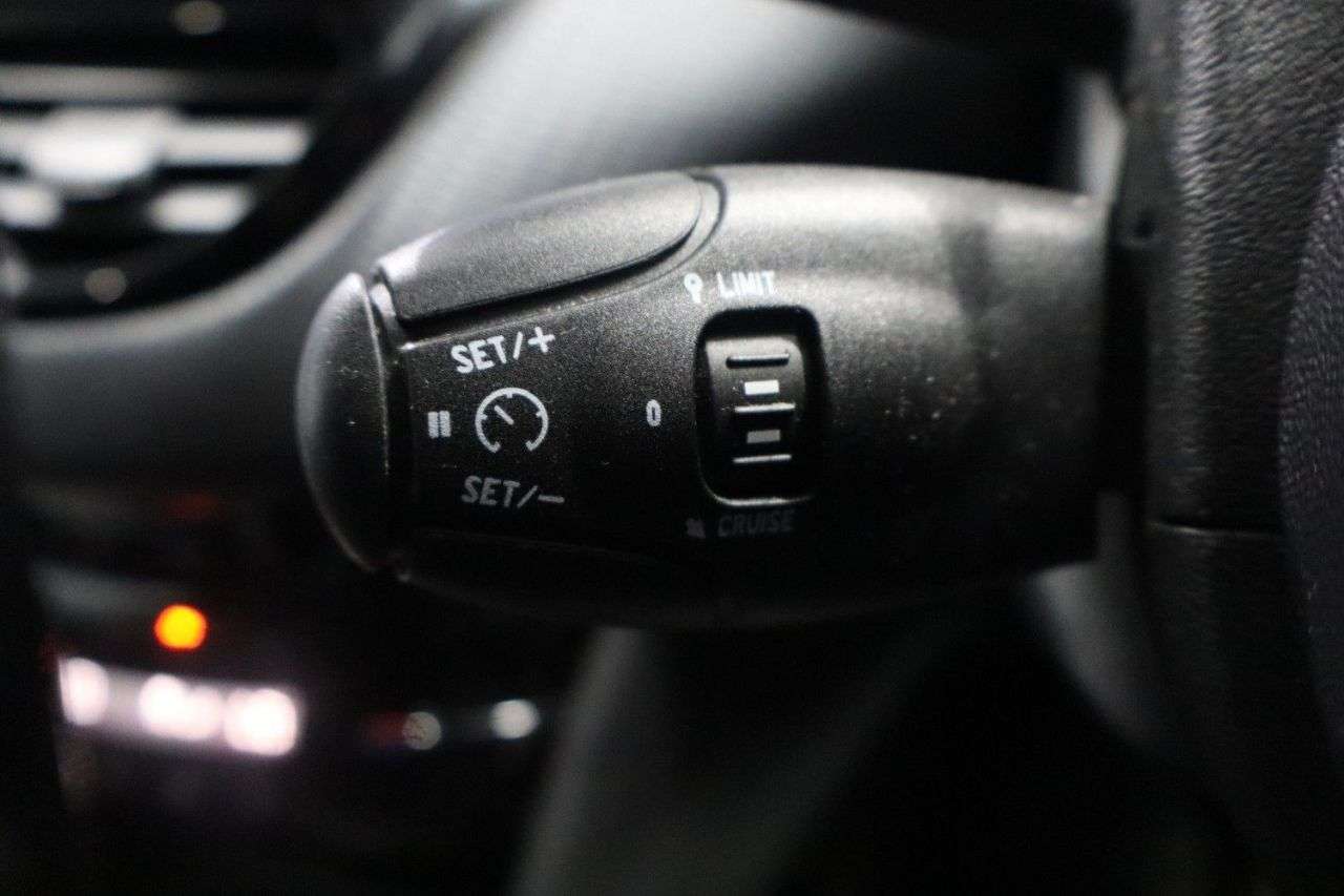 2017 PEUGEOT 2008 2017 PEUGEOT 2008