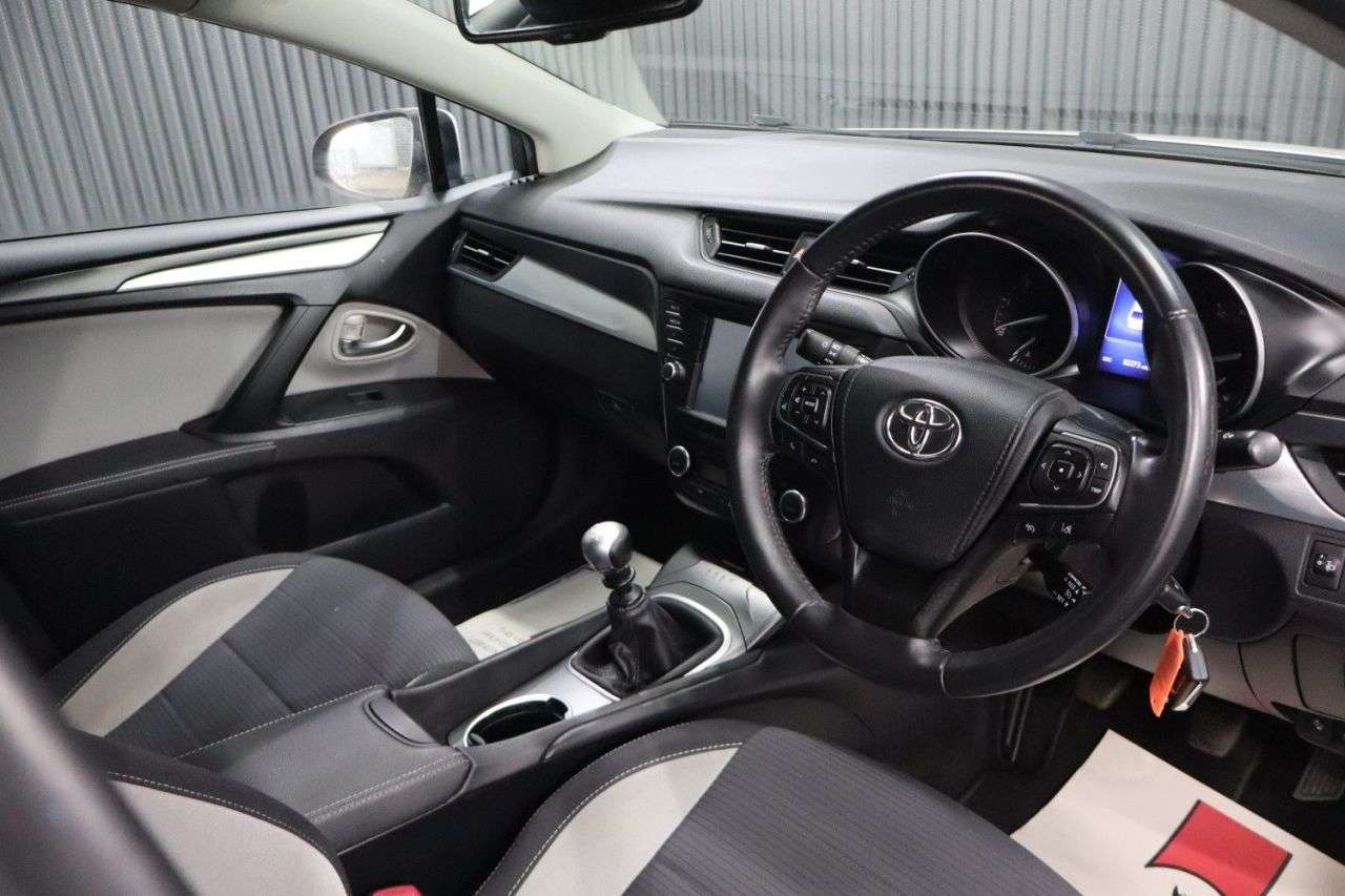 2017 TOYOTA AVENSIS 2017 TOYOTA AVENSIS