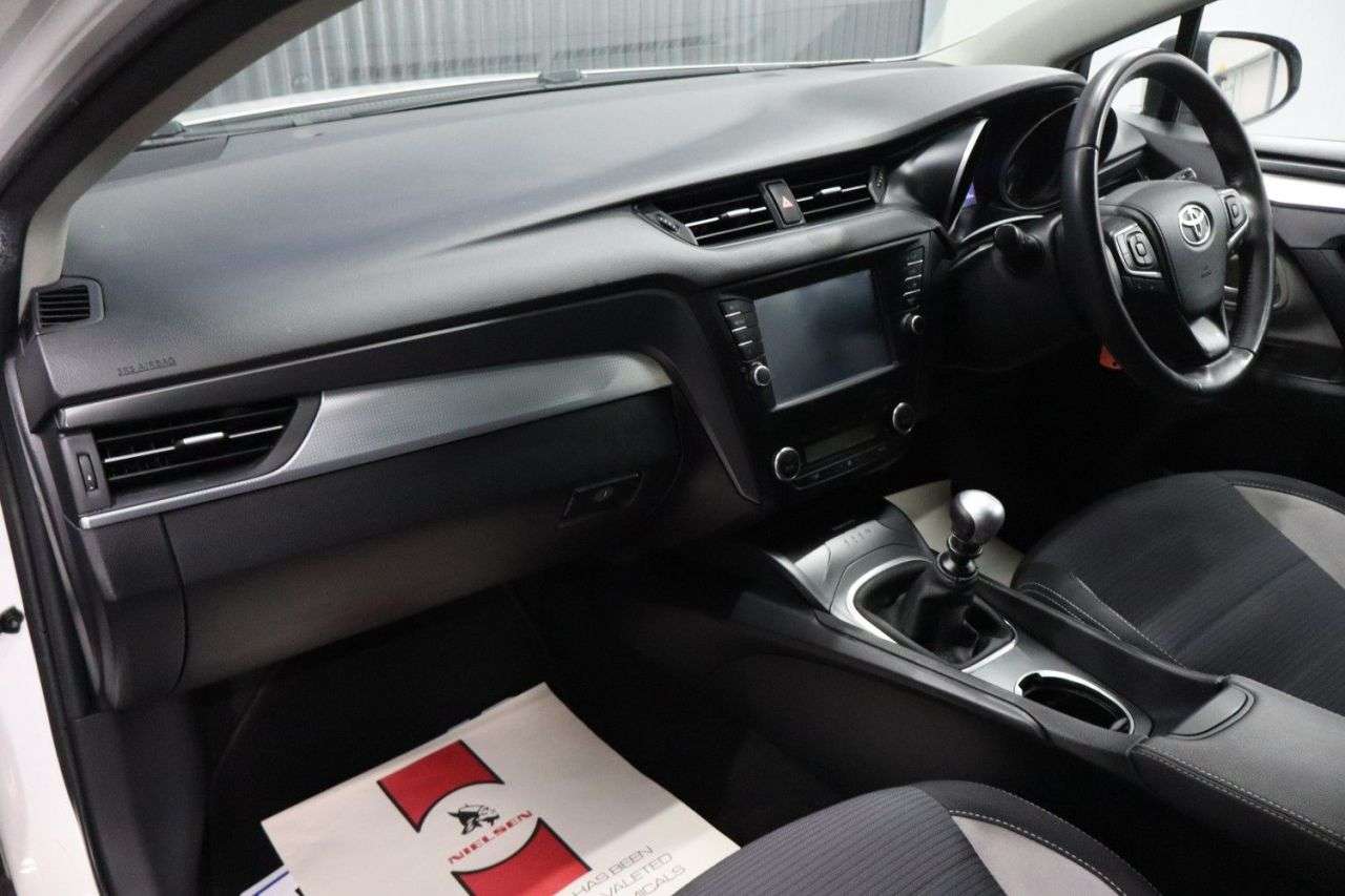 2017 TOYOTA AVENSIS 2017 TOYOTA AVENSIS