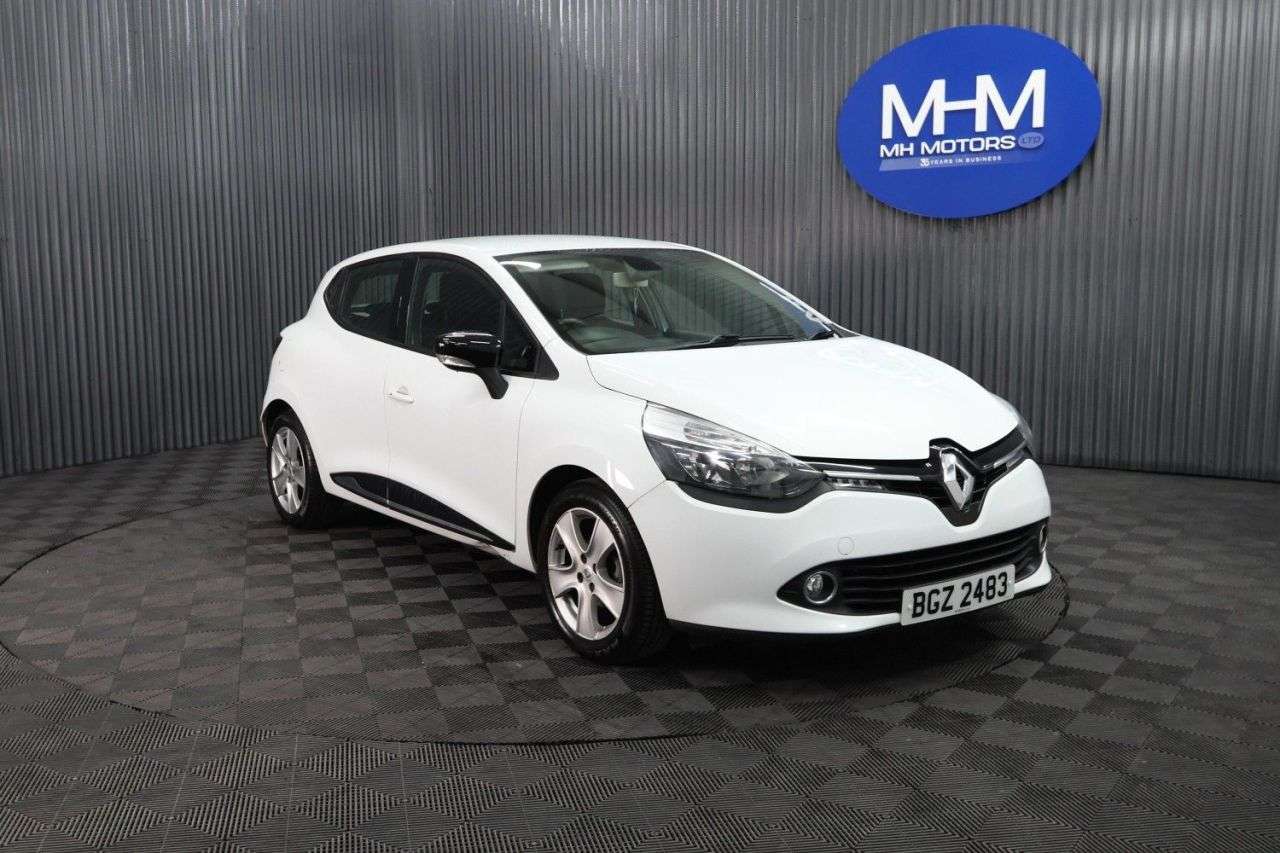 A 2016 RENAULT CLIO 1.2 16V Dynamique Nav Hatchback 5dr Petrol Manual Euro 6 (75 ps) LOW INSURA A 2016 RENAULT CLIO 1.2 16V Dynamique Nav Hatchback 5dr Petrol Manual Euro 6 (75 ps) LOW INSURA