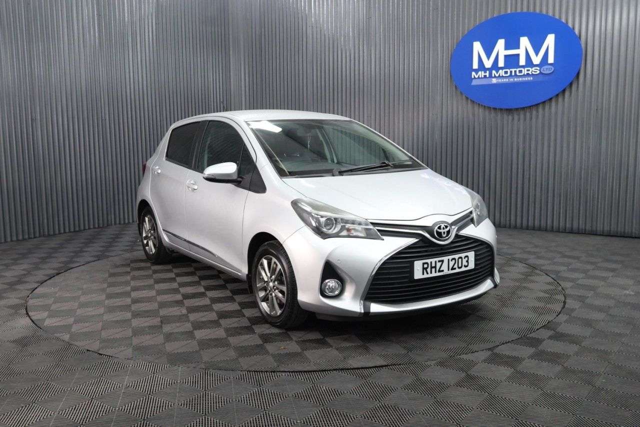 A 2015 TOYOTA YARIS 1.33 Dual VVT-i Icon Hatchback 5dr Petrol Manual Euro 5 Euro 5 (99 ps) LOW A 2015 TOYOTA YARIS 1.33 Dual VVT-i Icon Hatchback 5dr Petrol Manual Euro 5 Euro 5 (99 ps) LOW