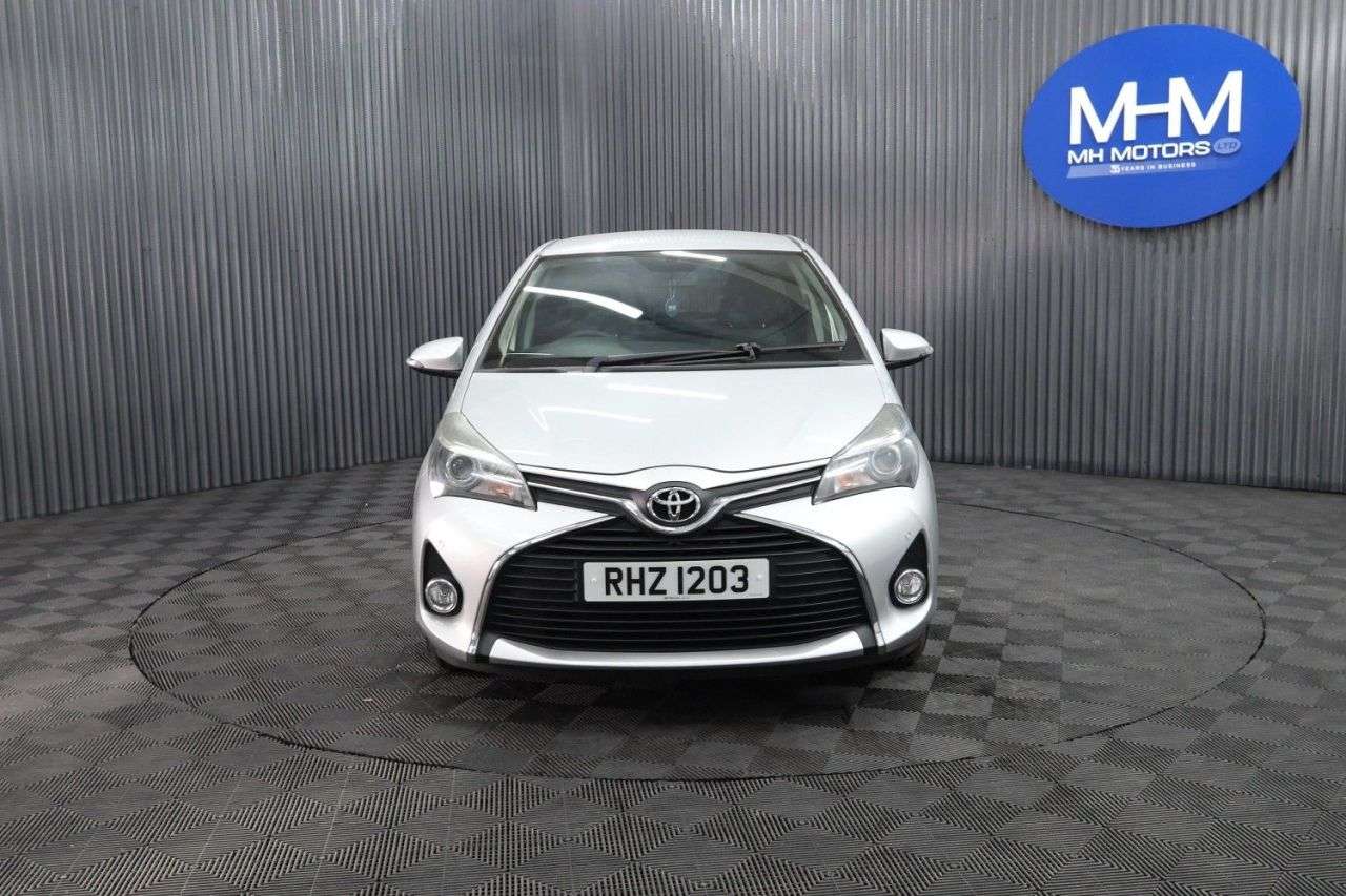 A 2015 TOYOTA YARIS 1.33 Dual VVT-i Icon Hatchback 5dr Petrol Manual Euro 5 Euro 5 (99 ps) LOW A 2015 TOYOTA YARIS 1.33 Dual VVT-i Icon Hatchback 5dr Petrol Manual Euro 5 Euro 5 (99 ps) LOW