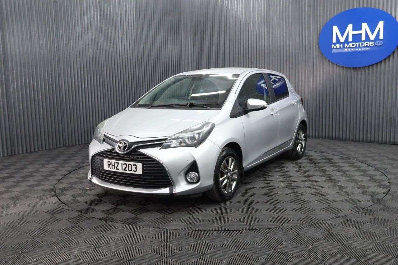 A 2015 TOYOTA YARIS 1.33 Dual VVT-i Icon Hatchback 5dr Petrol Manual Euro 5 Euro 5 (99 ps) LOW A 2015 TOYOTA YARIS 1.33 Dual VVT-i Icon Hatchback 5dr Petrol Manual Euro 5 Euro 5 (99 ps) LOW