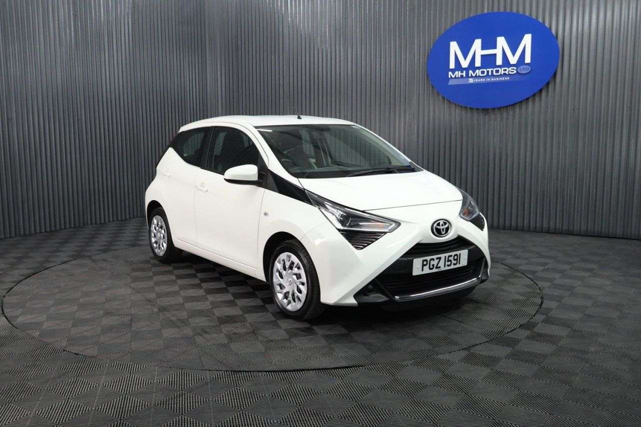 A 2019 TOYOTA AYGO 1.0 VVT-i x-play Hatchback 5dr Petrol Manual Euro 6 (71 ps) LONG MOT / REAR A 2019 TOYOTA AYGO 1.0 VVT-i x-play Hatchback 5dr Petrol Manual Euro 6 (71 ps) LONG MOT / REAR