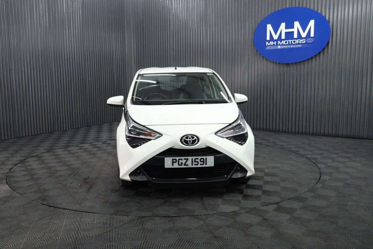 A 2019 TOYOTA AYGO 1.0 VVT-i x-play Hatchback 5dr Petrol Manual Euro 6 (71 ps) LONG MOT / REAR A 2019 TOYOTA AYGO 1.0 VVT-i x-play Hatchback 5dr Petrol Manual Euro 6 (71 ps) LONG MOT / REAR