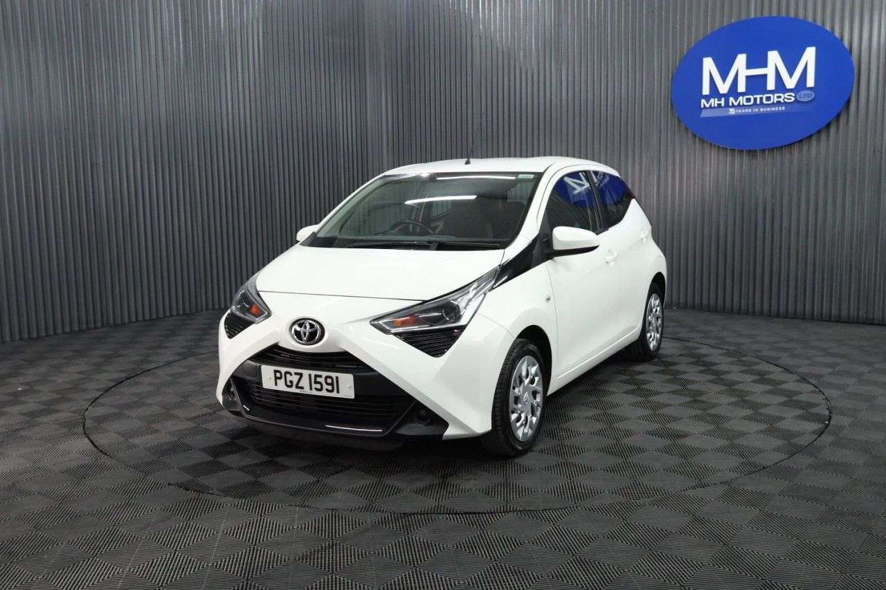 A 2019 TOYOTA AYGO 1.0 VVT-i x-play Hatchback 5dr Petrol Manual Euro 6 (71 ps) LONG MOT / REAR A 2019 TOYOTA AYGO 1.0 VVT-i x-play Hatchback 5dr Petrol Manual Euro 6 (71 ps) LONG MOT / REAR