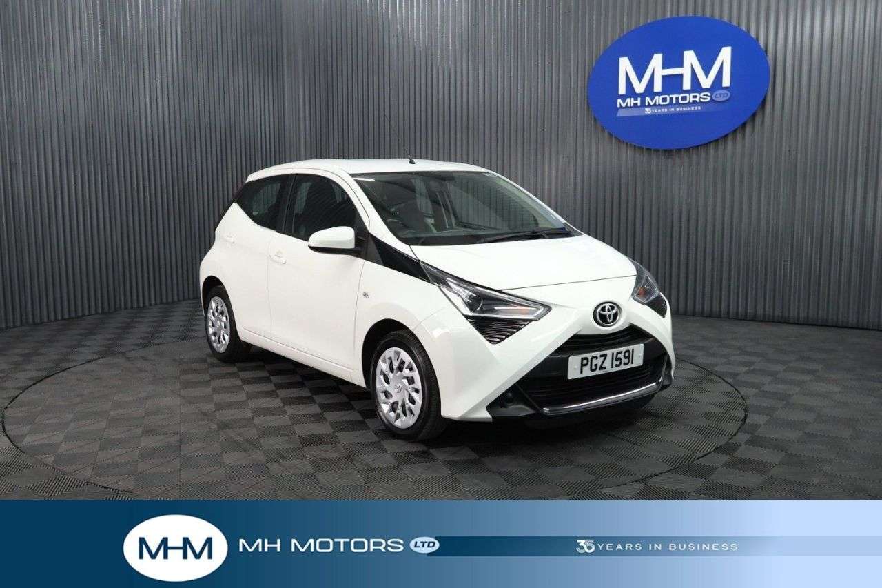 A 2019 TOYOTA AYGO 1.0 VVT-i x-play Hatchback 5dr Petrol Manual Euro 6 (71 ps) LONG MOT / REAR A 2019 TOYOTA AYGO 1.0 VVT-i x-play Hatchback 5dr Petrol Manual Euro 6 (71 ps) LONG MOT / REAR