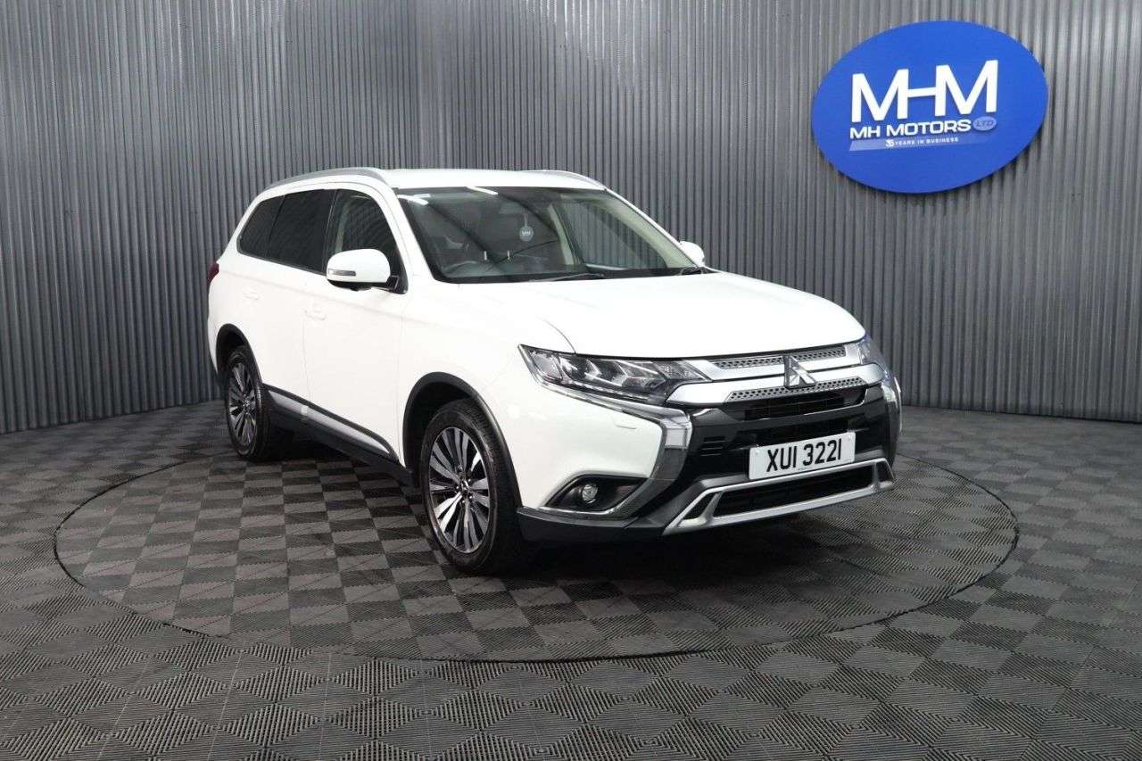 A 2019 MITSUBISHI OUTLANDER 2.0 MIVEC 4 SUV 5dr Petrol CVT 4WD Euro 6 (s/s) (150 ps) REAR REVERSING CAM A 2019 MITSUBISHI OUTLANDER 2.0 MIVEC 4 SUV 5dr Petrol CVT 4WD Euro 6 (s/s) (150 ps) REAR REVERSING CAM