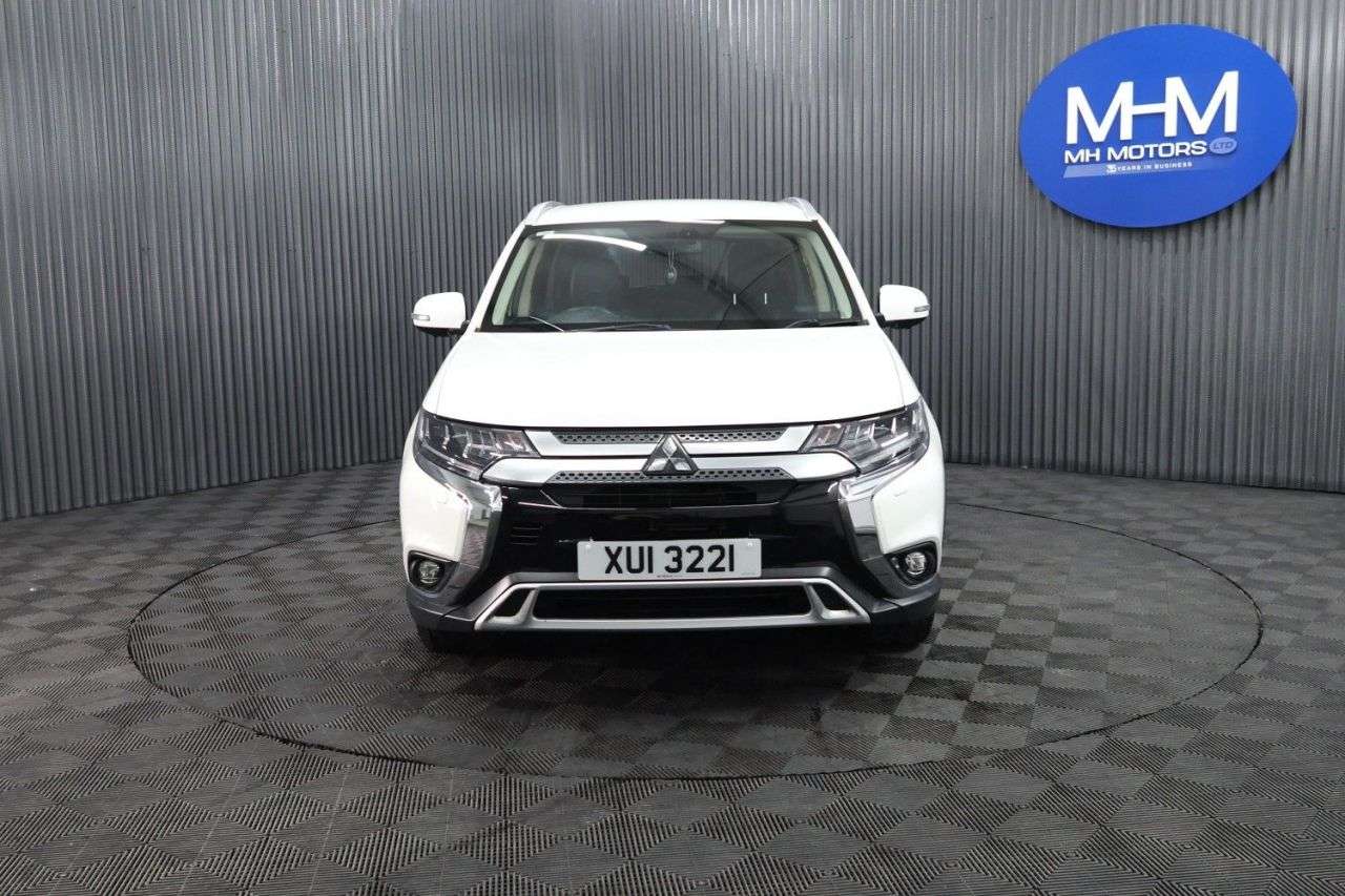 A 2019 MITSUBISHI OUTLANDER 2.0 MIVEC 4 SUV 5dr Petrol CVT 4WD Euro 6 (s/s) (150 ps) REAR REVERSING CAM A 2019 MITSUBISHI OUTLANDER 2.0 MIVEC 4 SUV 5dr Petrol CVT 4WD Euro 6 (s/s) (150 ps) REAR REVERSING CAM