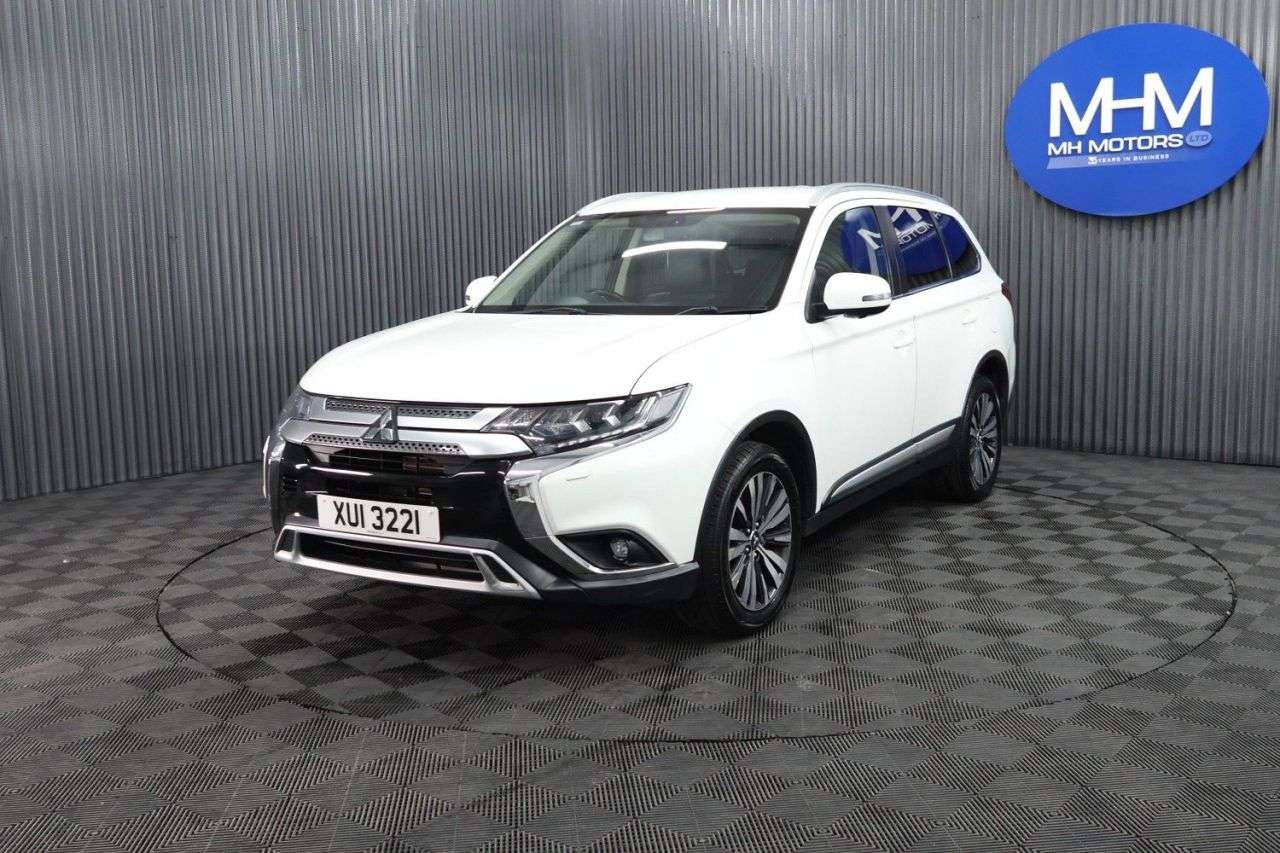 A 2019 MITSUBISHI OUTLANDER 2.0 MIVEC 4 SUV 5dr Petrol CVT 4WD Euro 6 (s/s) (150 ps) REAR REVERSING CAM A 2019 MITSUBISHI OUTLANDER 2.0 MIVEC 4 SUV 5dr Petrol CVT 4WD Euro 6 (s/s) (150 ps) REAR REVERSING CAM