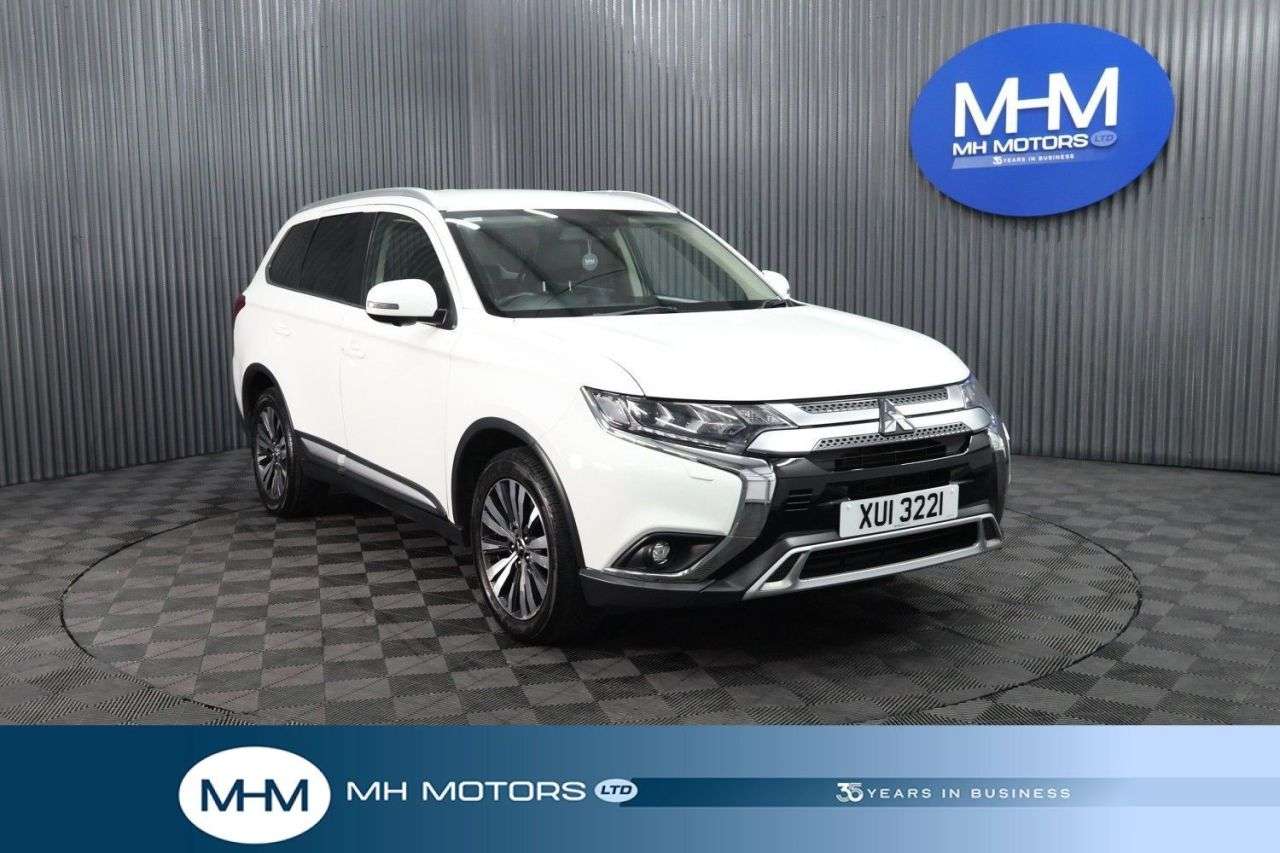 A 2019 MITSUBISHI OUTLANDER 2.0 MIVEC 4 SUV 5dr Petrol CVT 4WD Euro 6 (s/s) (150 ps) REAR REVERSING CAM A 2019 MITSUBISHI OUTLANDER 2.0 MIVEC 4 SUV 5dr Petrol CVT 4WD Euro 6 (s/s) (150 ps) REAR REVERSING CAM