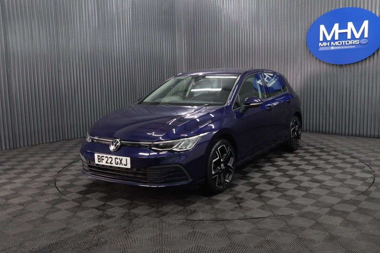 A 2022 VOLKSWAGEN GOLF 2.0 TDI Life Hatchback 5dr Diesel Manual Euro 6 (s/s) (115 ps) LONG MOT / L A 2022 VOLKSWAGEN GOLF 2.0 TDI Life Hatchback 5dr Diesel Manual Euro 6 (s/s) (115 ps) LONG MOT / L