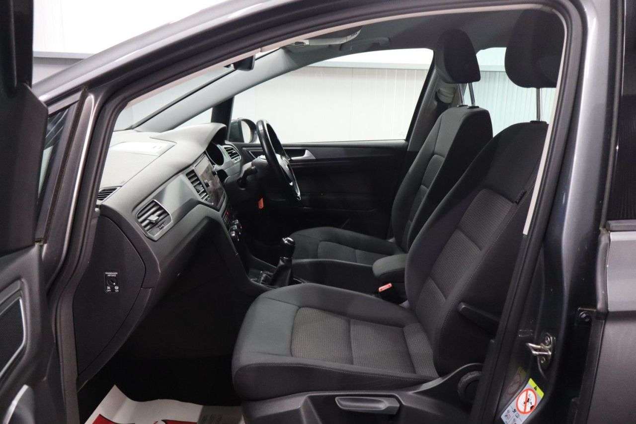2019 VOLKSWAGEN GOLF SV 2019 VOLKSWAGEN GOLF SV