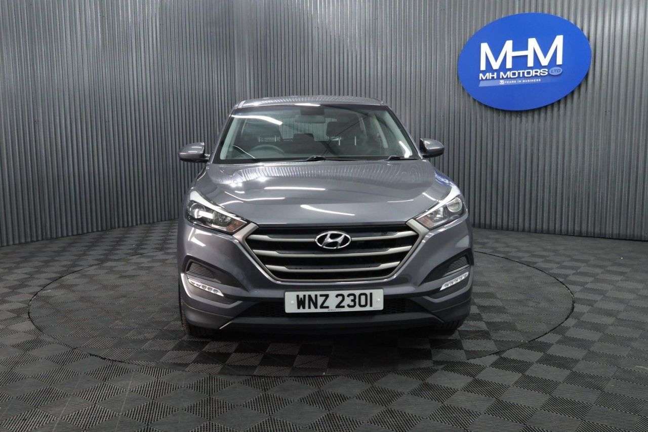 A 2016 HYUNDAI TUCSON 1.7 CRDi Blue Drive S SUV 5dr Diesel Manual Euro 6 (s/s) (116 ps) LOW ROAD A 2016 HYUNDAI TUCSON 1.7 CRDi Blue Drive S SUV 5dr Diesel Manual Euro 6 (s/s) (116 ps) LOW ROAD