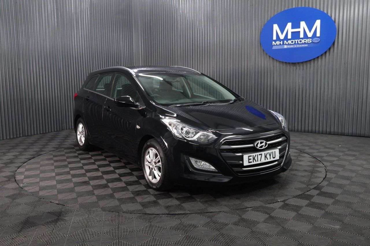 A 2017 HYUNDAI I30 1.6 CRDi Blue Drive SE Tourer 5dr Diesel Manual Euro 6 (s/s) (110 ps) LOW M A 2017 HYUNDAI I30 1.6 CRDi Blue Drive SE Tourer 5dr Diesel Manual Euro 6 (s/s) (110 ps) LOW M