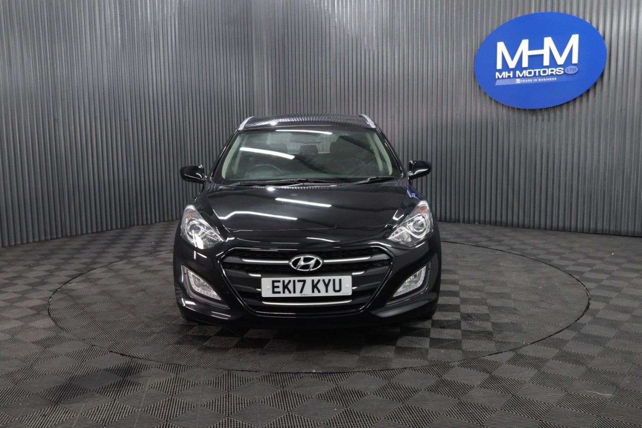 A 2017 HYUNDAI I30 1.6 CRDi Blue Drive SE Tourer 5dr Diesel Manual Euro 6 (s/s) (110 ps) LOW M A 2017 HYUNDAI I30 1.6 CRDi Blue Drive SE Tourer 5dr Diesel Manual Euro 6 (s/s) (110 ps) LOW M