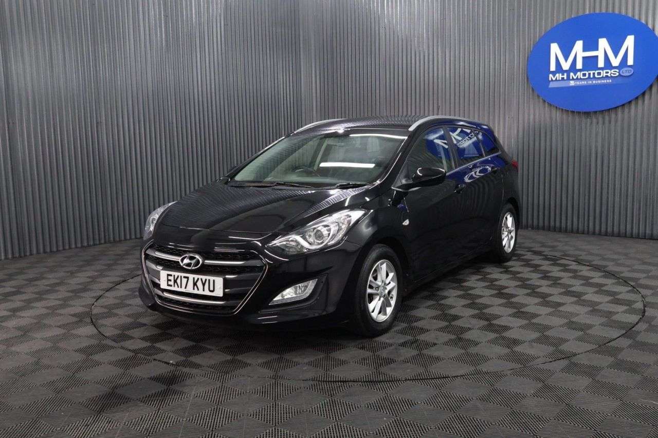 A 2017 HYUNDAI I30 1.6 CRDi Blue Drive SE Tourer 5dr Diesel Manual Euro 6 (s/s) (110 ps) LOW M A 2017 HYUNDAI I30 1.6 CRDi Blue Drive SE Tourer 5dr Diesel Manual Euro 6 (s/s) (110 ps) LOW M