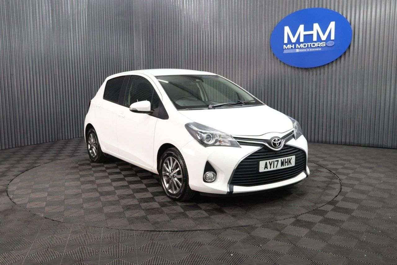 A 2017 TOYOTA YARIS 1.0 VVT-i Icon Hatchback 5dr Petrol Manual Euro 6 (Safety Sense) (69 ps) LO A 2017 TOYOTA YARIS 1.0 VVT-i Icon Hatchback 5dr Petrol Manual Euro 6 (Safety Sense) (69 ps) LO