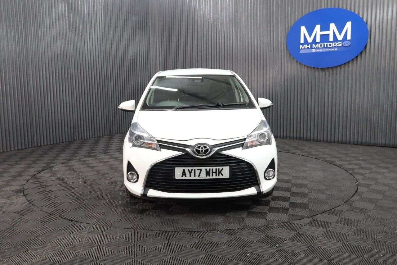 A 2017 TOYOTA YARIS 1.0 VVT-i Icon Hatchback 5dr Petrol Manual Euro 6 (Safety Sense) (69 ps) LO A 2017 TOYOTA YARIS 1.0 VVT-i Icon Hatchback 5dr Petrol Manual Euro 6 (Safety Sense) (69 ps) LO