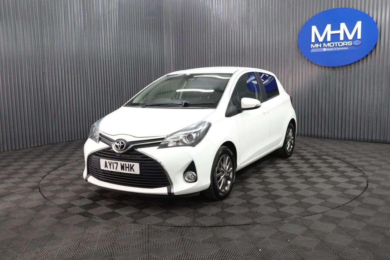 A 2017 TOYOTA YARIS 1.0 VVT-i Icon Hatchback 5dr Petrol Manual Euro 6 (Safety Sense) (69 ps) LO A 2017 TOYOTA YARIS 1.0 VVT-i Icon Hatchback 5dr Petrol Manual Euro 6 (Safety Sense) (69 ps) LO