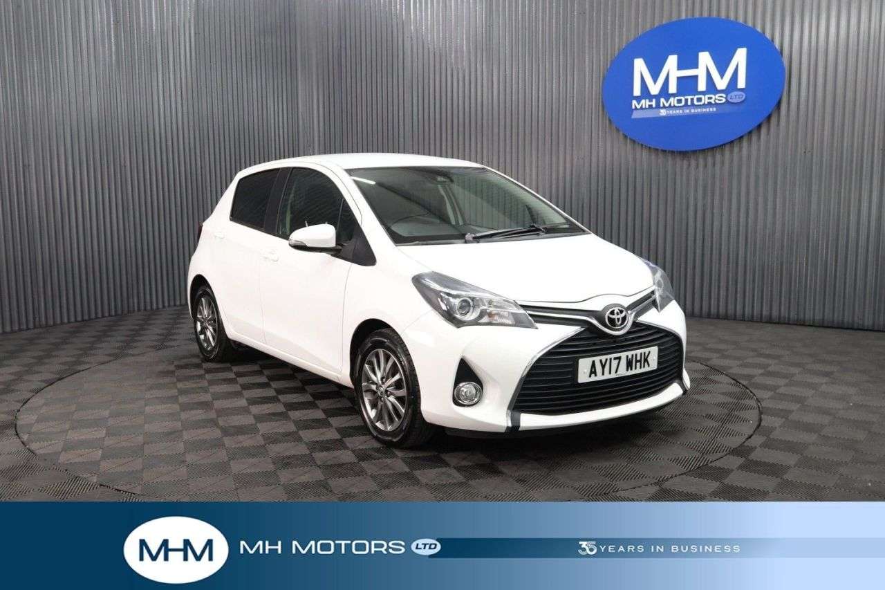 A 2017 TOYOTA YARIS 1.0 VVT-i Icon Hatchback 5dr Petrol Manual Euro 6 (Safety Sense) (69 ps) LO A 2017 TOYOTA YARIS 1.0 VVT-i Icon Hatchback 5dr Petrol Manual Euro 6 (Safety Sense) (69 ps) LO
