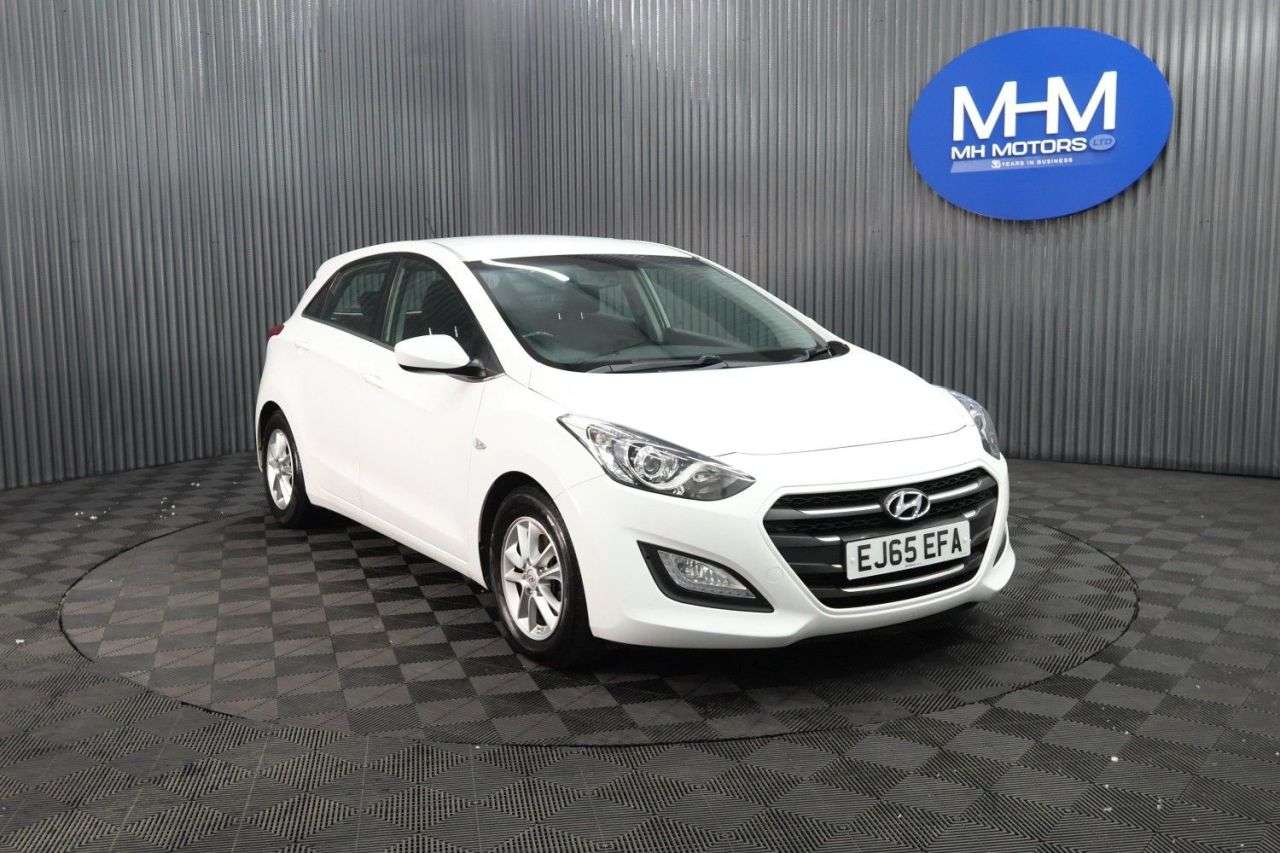 A 2015 HYUNDAI I30 1.6 CRDi Blue Drive SE Hatchback 5dr Diesel Manual Euro 6 (s/s) (110 ps) LO A 2015 HYUNDAI I30 1.6 CRDi Blue Drive SE Hatchback 5dr Diesel Manual Euro 6 (s/s) (110 ps) LO
