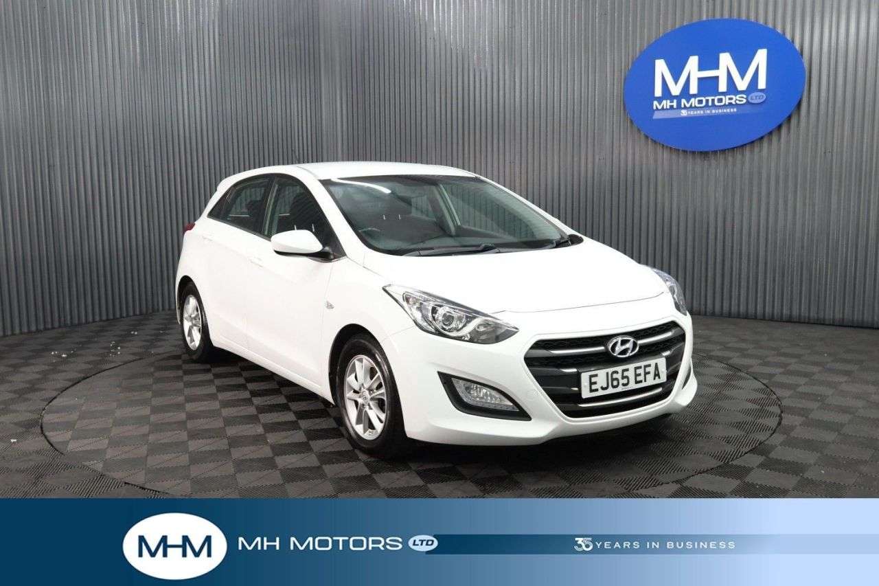 A 2015 HYUNDAI I30 1.6 CRDi Blue Drive SE Hatchback 5dr Diesel Manual Euro 6 (s/s) (110 ps) LO A 2015 HYUNDAI I30 1.6 CRDi Blue Drive SE Hatchback 5dr Diesel Manual Euro 6 (s/s) (110 ps) LO