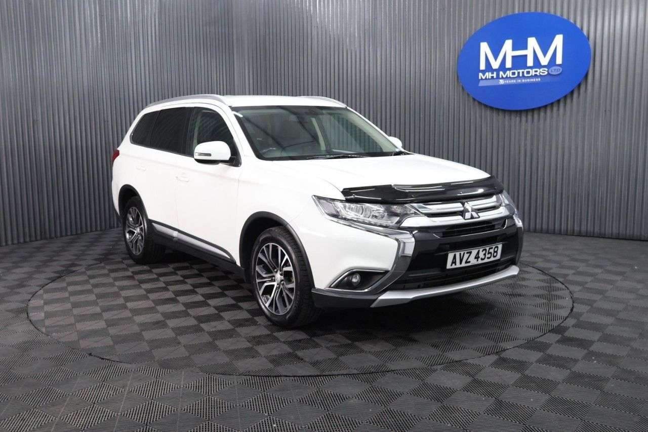 A 2018 MITSUBISHI OUTLANDER 2.2 DI-D 3 SUV 5dr Diesel Auto 4WD Euro 6 (147 ps) PARKING SENSORS / LONG M A 2018 MITSUBISHI OUTLANDER 2.2 DI-D 3 SUV 5dr Diesel Auto 4WD Euro 6 (147 ps) PARKING SENSORS / LONG M