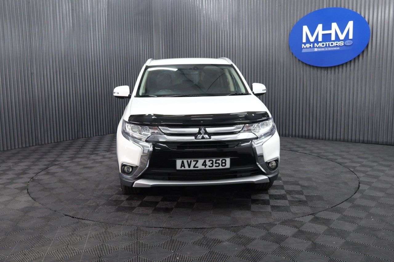 A 2018 MITSUBISHI OUTLANDER 2.2 DI-D 3 SUV 5dr Diesel Auto 4WD Euro 6 (147 ps) PARKING SENSORS / LONG M A 2018 MITSUBISHI OUTLANDER 2.2 DI-D 3 SUV 5dr Diesel Auto 4WD Euro 6 (147 ps) PARKING SENSORS / LONG M