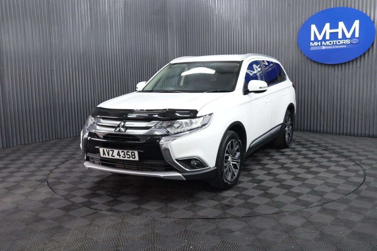 A 2018 MITSUBISHI OUTLANDER 2.2 DI-D 3 SUV 5dr Diesel Auto 4WD Euro 6 (147 ps) PARKING SENSORS / LONG M A 2018 MITSUBISHI OUTLANDER 2.2 DI-D 3 SUV 5dr Diesel Auto 4WD Euro 6 (147 ps) PARKING SENSORS / LONG M