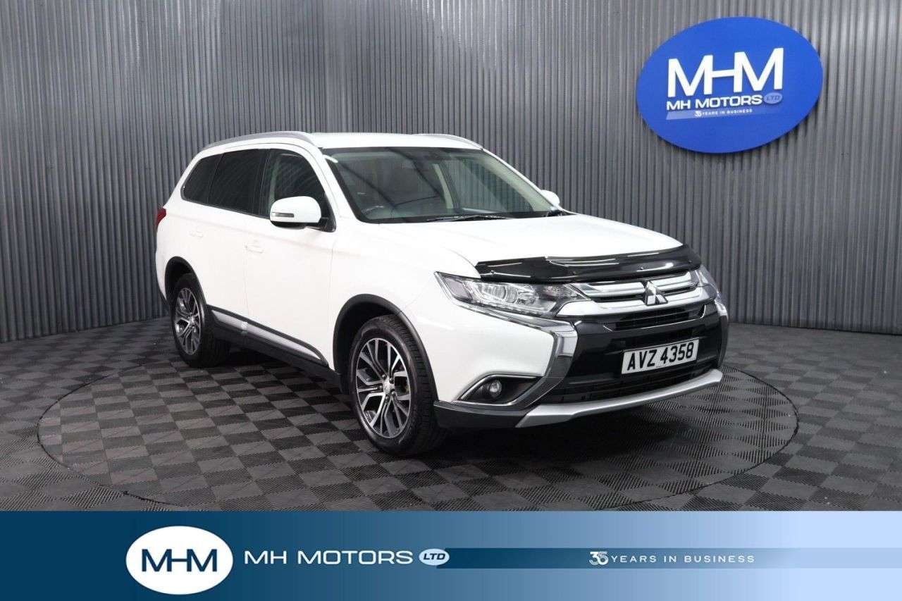 A 2018 MITSUBISHI OUTLANDER 2.2 DI-D 3 SUV 5dr Diesel Auto 4WD Euro 6 (147 ps) PARKING SENSORS / LONG M A 2018 MITSUBISHI OUTLANDER 2.2 DI-D 3 SUV 5dr Diesel Auto 4WD Euro 6 (147 ps) PARKING SENSORS / LONG M