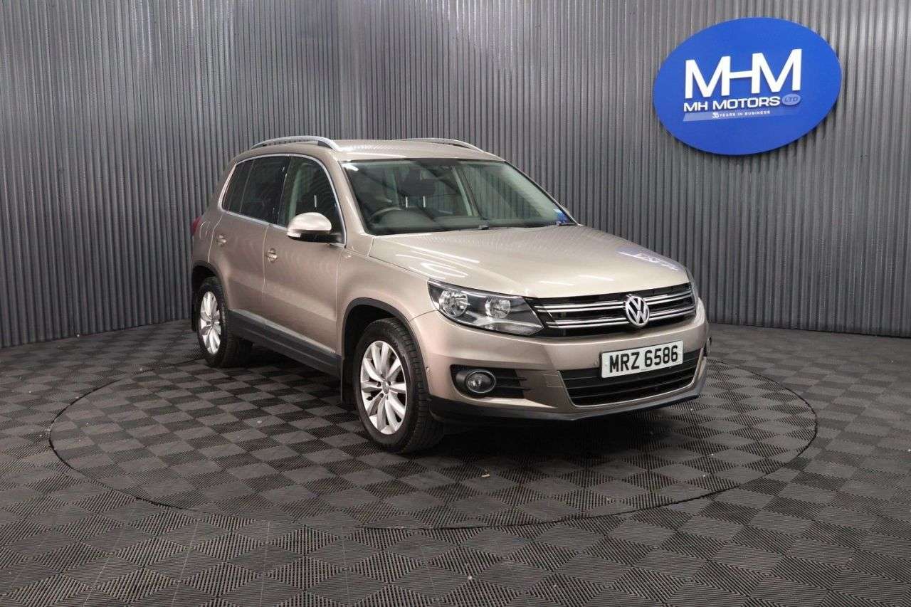 A 2015 VOLKSWAGEN TIGUAN 2.0 TDI BlueMotion Tech Match SUV 5dr Diesel Manual 2WD Euro 5 (s/s) (140 p A 2015 VOLKSWAGEN TIGUAN 2.0 TDI BlueMotion Tech Match SUV 5dr Diesel Manual 2WD Euro 5 (s/s) (140 p