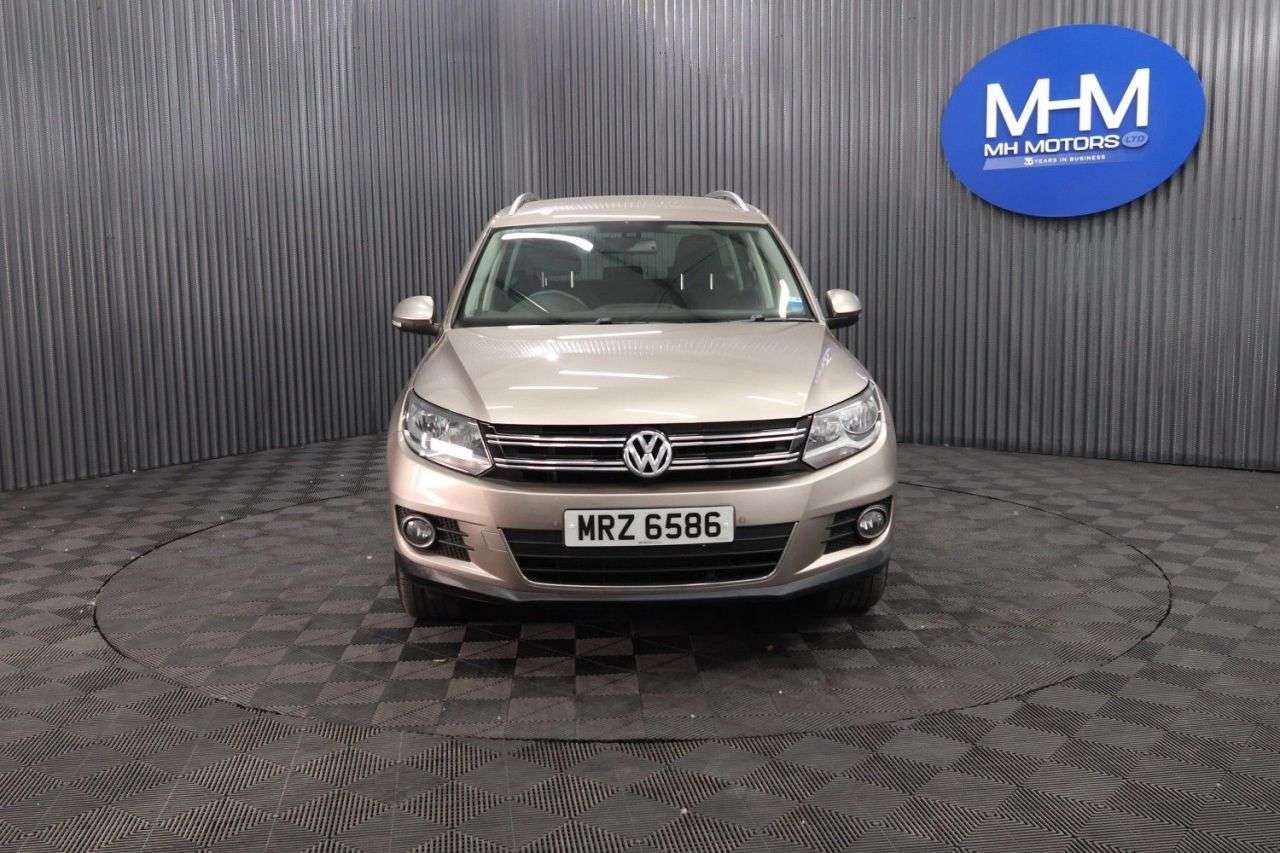 A 2015 VOLKSWAGEN TIGUAN 2.0 TDI BlueMotion Tech Match SUV 5dr Diesel Manual 2WD Euro 5 (s/s) (140 p A 2015 VOLKSWAGEN TIGUAN 2.0 TDI BlueMotion Tech Match SUV 5dr Diesel Manual 2WD Euro 5 (s/s) (140 p