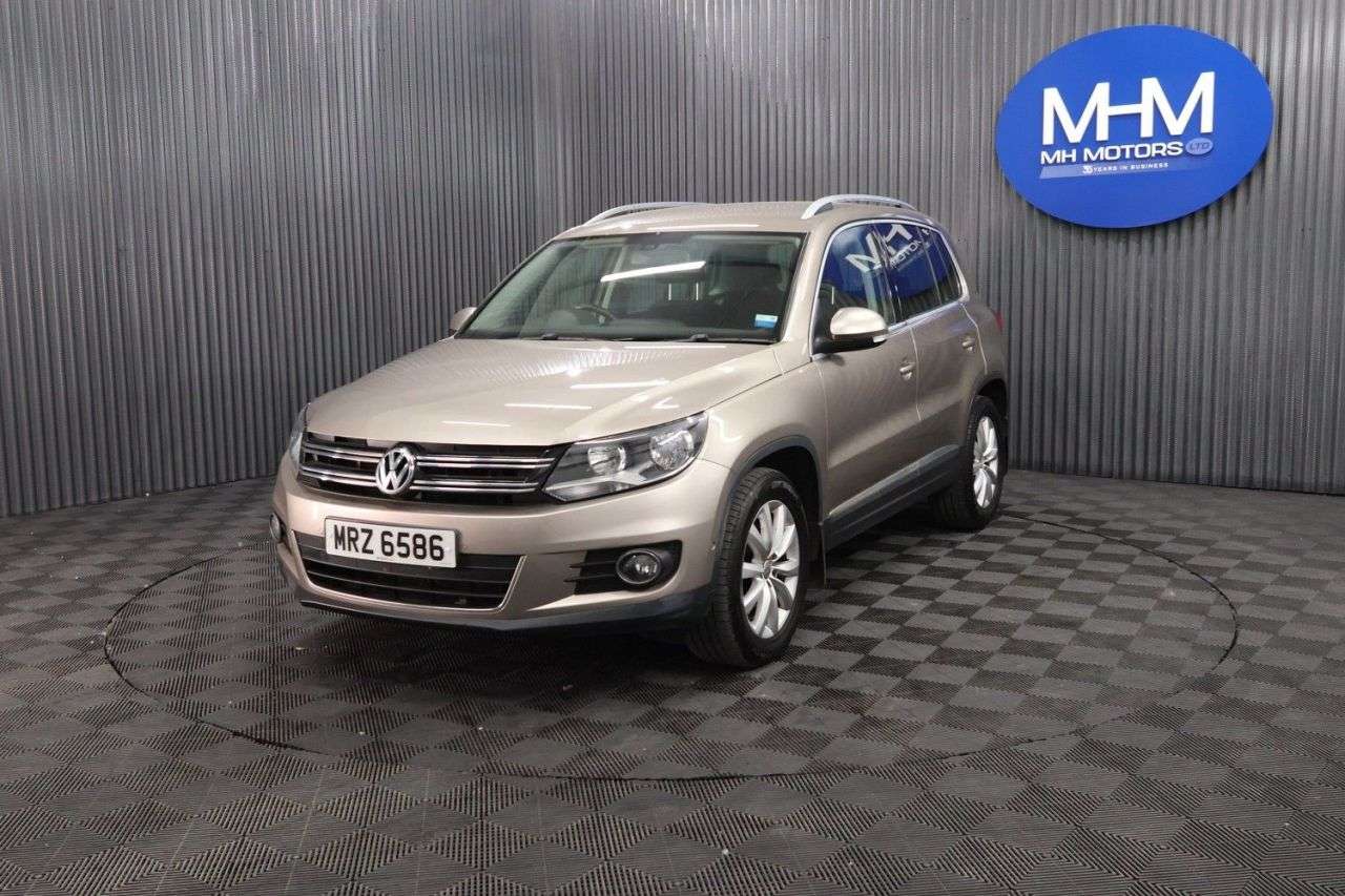 A 2015 VOLKSWAGEN TIGUAN 2.0 TDI BlueMotion Tech Match SUV 5dr Diesel Manual 2WD Euro 5 (s/s) (140 p A 2015 VOLKSWAGEN TIGUAN 2.0 TDI BlueMotion Tech Match SUV 5dr Diesel Manual 2WD Euro 5 (s/s) (140 p