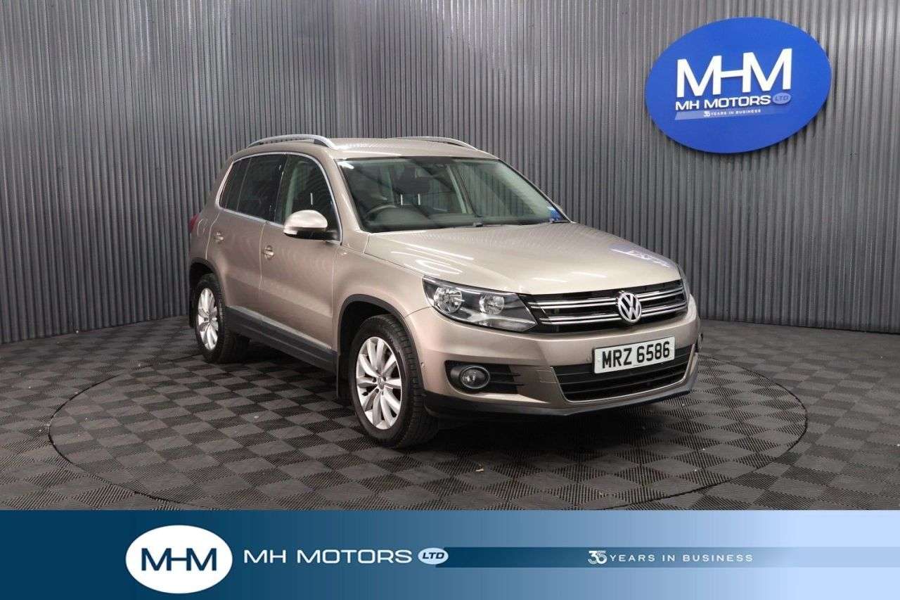 A 2015 VOLKSWAGEN TIGUAN 2.0 TDI BlueMotion Tech Match SUV 5dr Diesel Manual 2WD Euro 5 (s/s) (140 p A 2015 VOLKSWAGEN TIGUAN 2.0 TDI BlueMotion Tech Match SUV 5dr Diesel Manual 2WD Euro 5 (s/s) (140 p