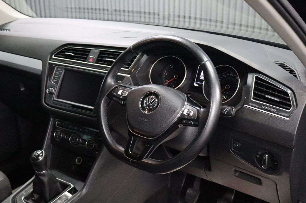 2017 VOLKSWAGEN TIGUAN 2017 VOLKSWAGEN TIGUAN