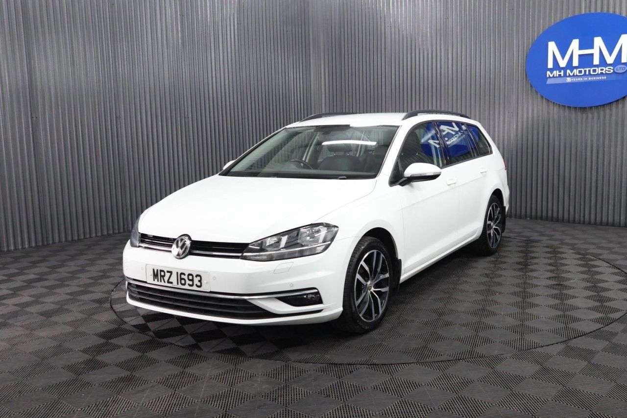 A 2017 VOLKSWAGEN GOLF 1.6 TDI BlueMotion Tech SE Nav Estate 5dr Diesel Manual Euro 6 (s/s) (115 p A 2017 VOLKSWAGEN GOLF 1.6 TDI BlueMotion Tech SE Nav Estate 5dr Diesel Manual Euro 6 (s/s) (115 p