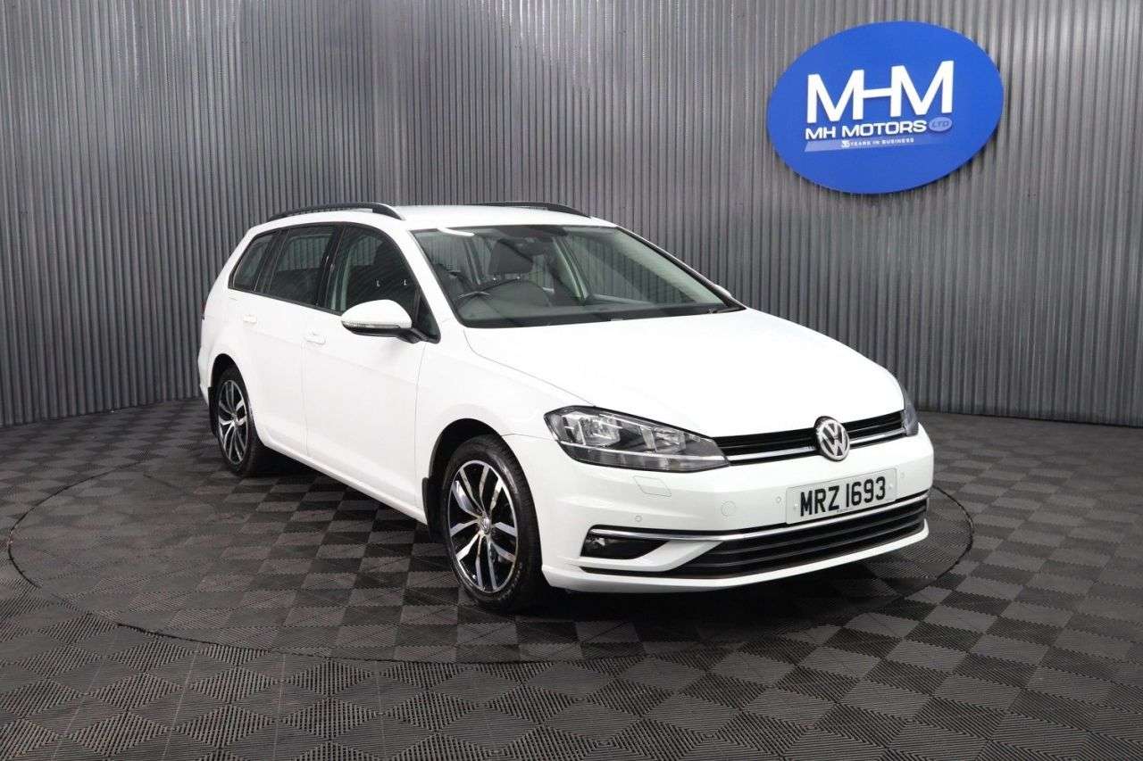 A 2017 VOLKSWAGEN GOLF 1.6 TDI BlueMotion Tech SE Nav Estate 5dr Diesel Manual Euro 6 (s/s) (115 p A 2017 VOLKSWAGEN GOLF 1.6 TDI BlueMotion Tech SE Nav Estate 5dr Diesel Manual Euro 6 (s/s) (115 p