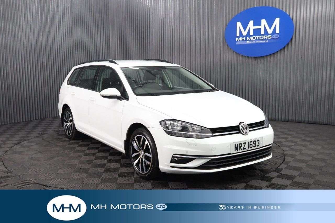 A 2017 VOLKSWAGEN GOLF 1.6 TDI BlueMotion Tech SE Nav Estate 5dr Diesel Manual Euro 6 (s/s) (115 p A 2017 VOLKSWAGEN GOLF 1.6 TDI BlueMotion Tech SE Nav Estate 5dr Diesel Manual Euro 6 (s/s) (115 p