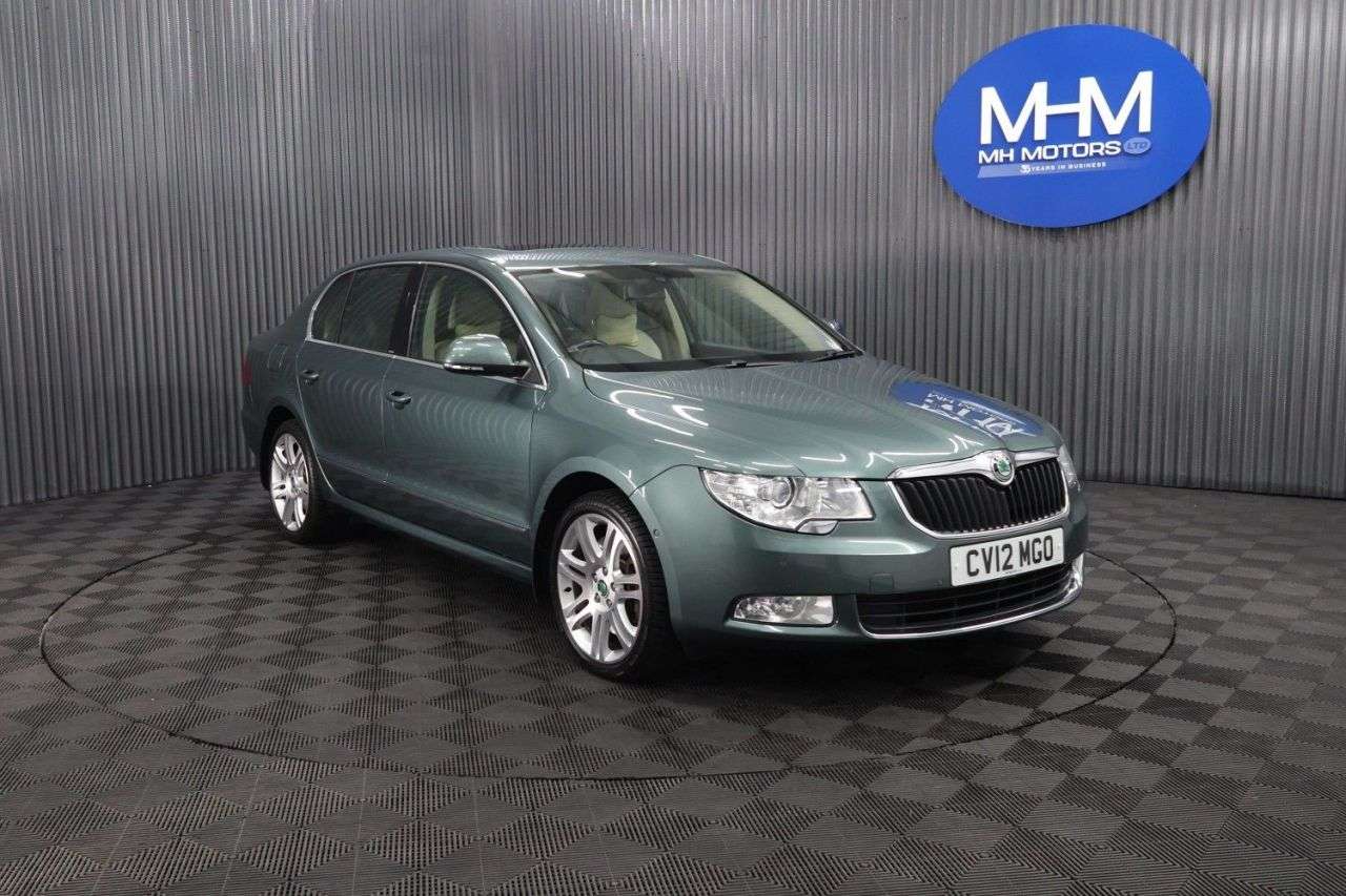 A 2012 SKODA SUPERB 3.6 V6 Elegance Hatchback 5dr Petrol DSG 4WD Euro 5 (260 ps) AUTOMATIC / HE A 2012 SKODA SUPERB 3.6 V6 Elegance Hatchback 5dr Petrol DSG 4WD Euro 5 (260 ps) AUTOMATIC / HE