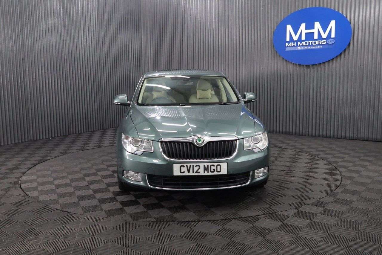 A 2012 SKODA SUPERB 3.6 V6 Elegance Hatchback 5dr Petrol DSG 4WD Euro 5 (260 ps) AUTOMATIC / HE A 2012 SKODA SUPERB 3.6 V6 Elegance Hatchback 5dr Petrol DSG 4WD Euro 5 (260 ps) AUTOMATIC / HE