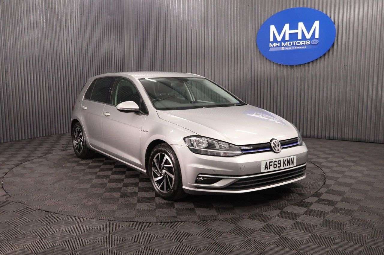 A 2019 VOLKSWAGEN GOLF 1.5 TSI EVO Match Hatchback 5dr Petrol Manual Euro 6 (s/s) (130 ps) PARKING A 2019 VOLKSWAGEN GOLF 1.5 TSI EVO Match Hatchback 5dr Petrol Manual Euro 6 (s/s) (130 ps) PARKING