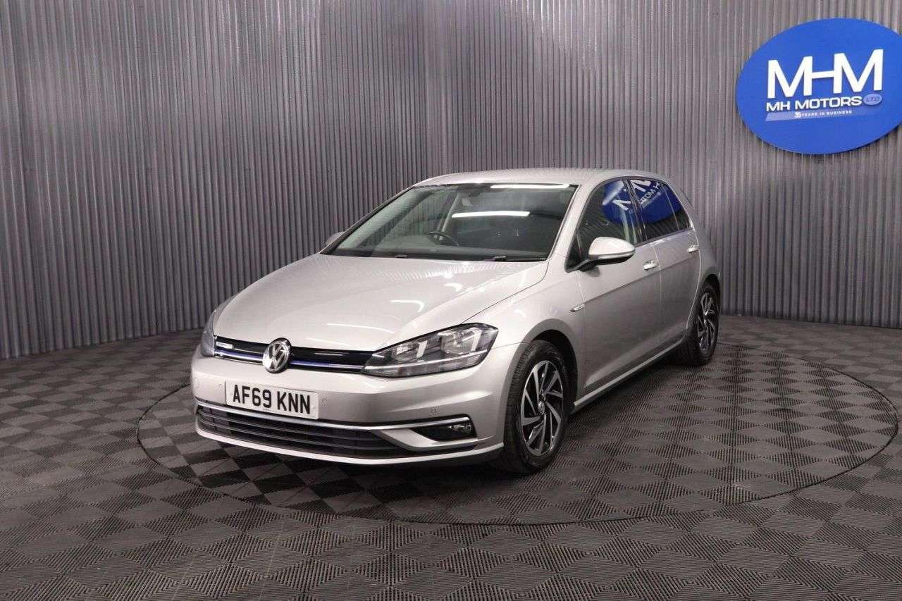 A 2019 VOLKSWAGEN GOLF 1.5 TSI EVO Match Hatchback 5dr Petrol Manual Euro 6 (s/s) (130 ps) PARKING A 2019 VOLKSWAGEN GOLF 1.5 TSI EVO Match Hatchback 5dr Petrol Manual Euro 6 (s/s) (130 ps) PARKING