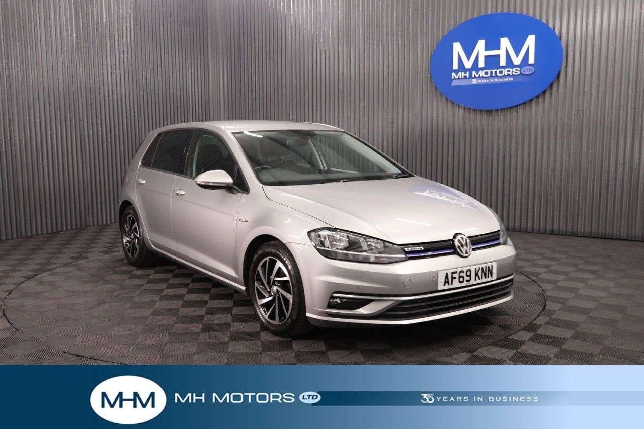 A 2019 VOLKSWAGEN GOLF 1.5 TSI EVO Match Hatchback 5dr Petrol Manual Euro 6 (s/s) (130 ps) PARKING A 2019 VOLKSWAGEN GOLF 1.5 TSI EVO Match Hatchback 5dr Petrol Manual Euro 6 (s/s) (130 ps) PARKING