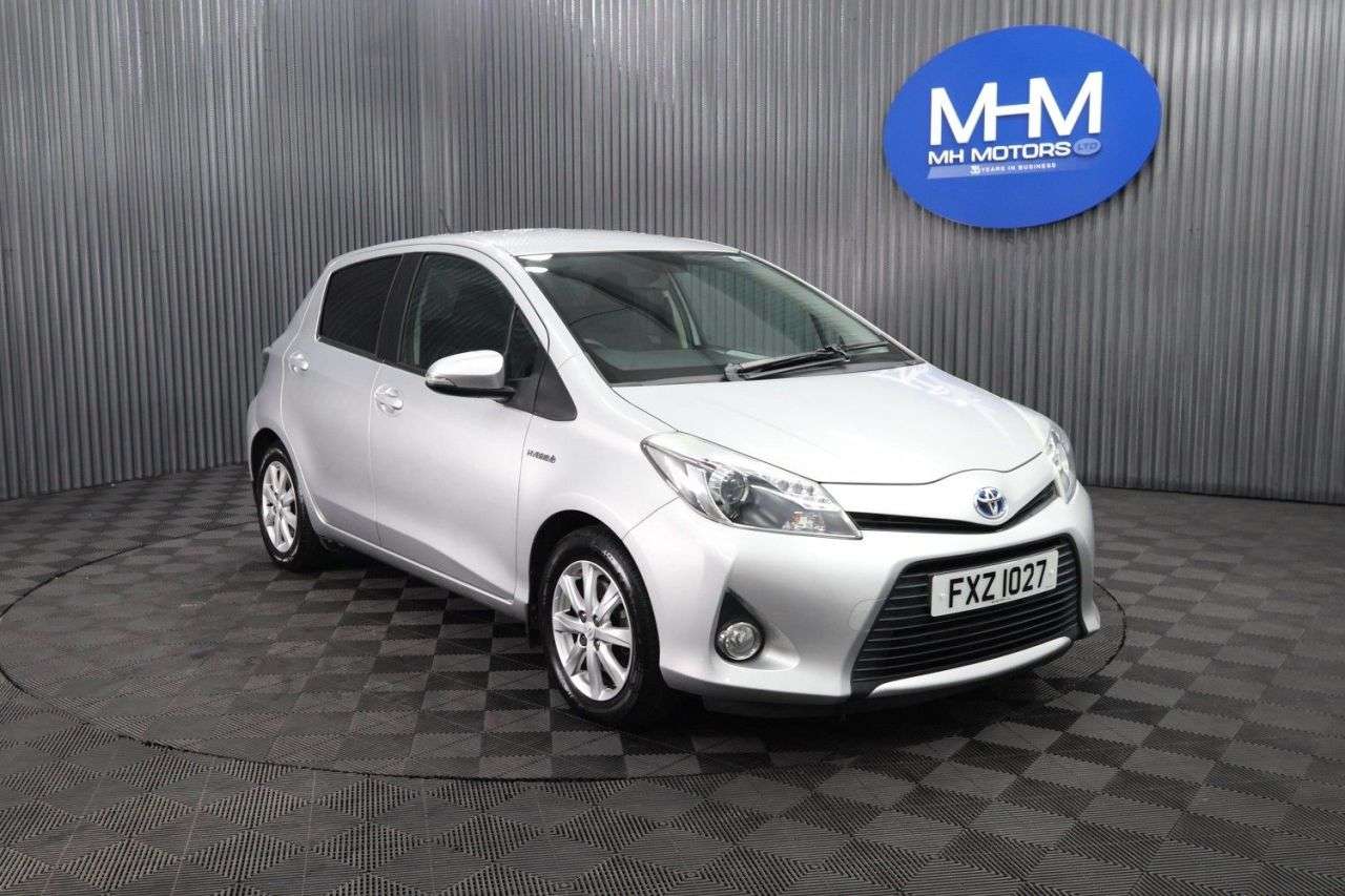 A 2013 TOYOTA YARIS 1.5 VVT-h T4 Hatchback 5dr Petrol Hybrid CVT Euro 5 (101 ps) LOW MILEAGE PE A 2013 TOYOTA YARIS 1.5 VVT-h T4 Hatchback 5dr Petrol Hybrid CVT Euro 5 (101 ps) LOW MILEAGE PE