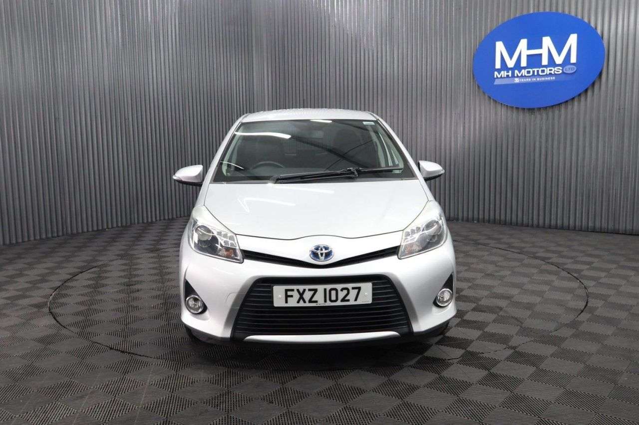 A 2013 TOYOTA YARIS 1.5 VVT-h T4 Hatchback 5dr Petrol Hybrid CVT Euro 5 (101 ps) LOW MILEAGE PE A 2013 TOYOTA YARIS 1.5 VVT-h T4 Hatchback 5dr Petrol Hybrid CVT Euro 5 (101 ps) LOW MILEAGE PE