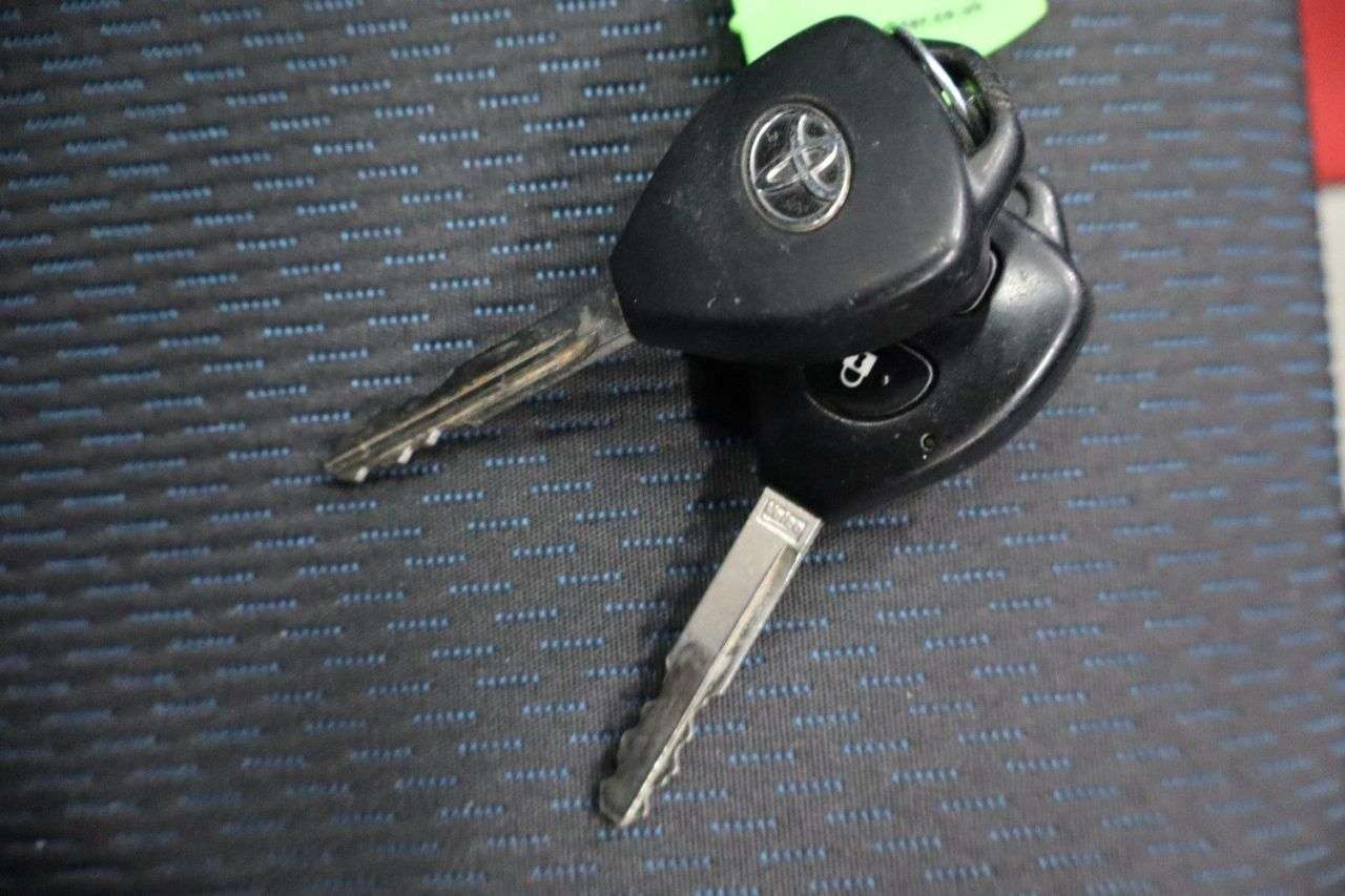 2013 TOYOTA YARIS 2013 TOYOTA YARIS
