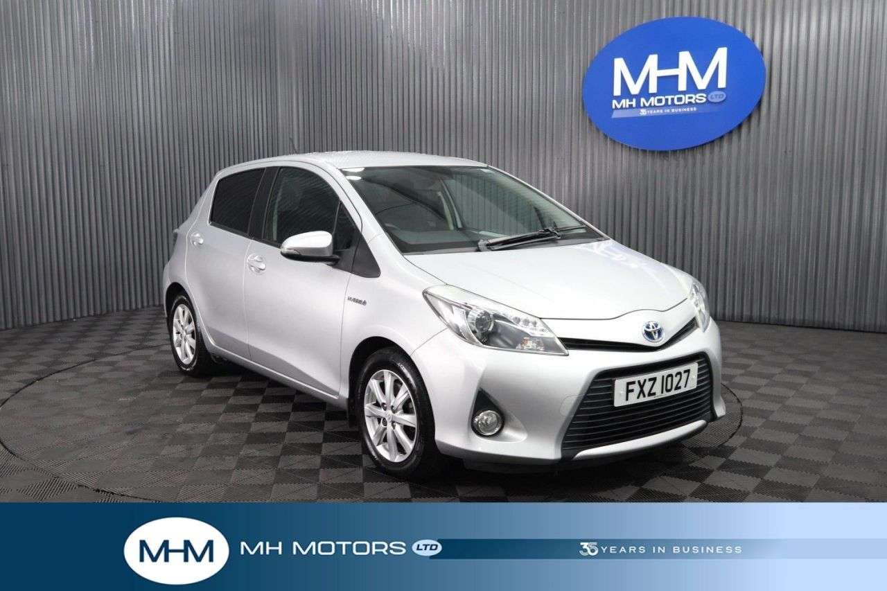 A 2013 TOYOTA YARIS 1.5 VVT-h T4 Hatchback 5dr Petrol Hybrid CVT Euro 5 (101 ps) LOW MILEAGE PE A 2013 TOYOTA YARIS 1.5 VVT-h T4 Hatchback 5dr Petrol Hybrid CVT Euro 5 (101 ps) LOW MILEAGE PE