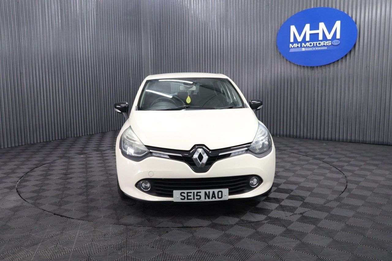A 2015 RENAULT CLIO 1.5 dCi Dynamique MediaNav Hatchback 5dr Diesel Manual Euro 5 (s/s) (90 ps) A 2015 RENAULT CLIO 1.5 dCi Dynamique MediaNav Hatchback 5dr Diesel Manual Euro 5 (s/s) (90 ps)