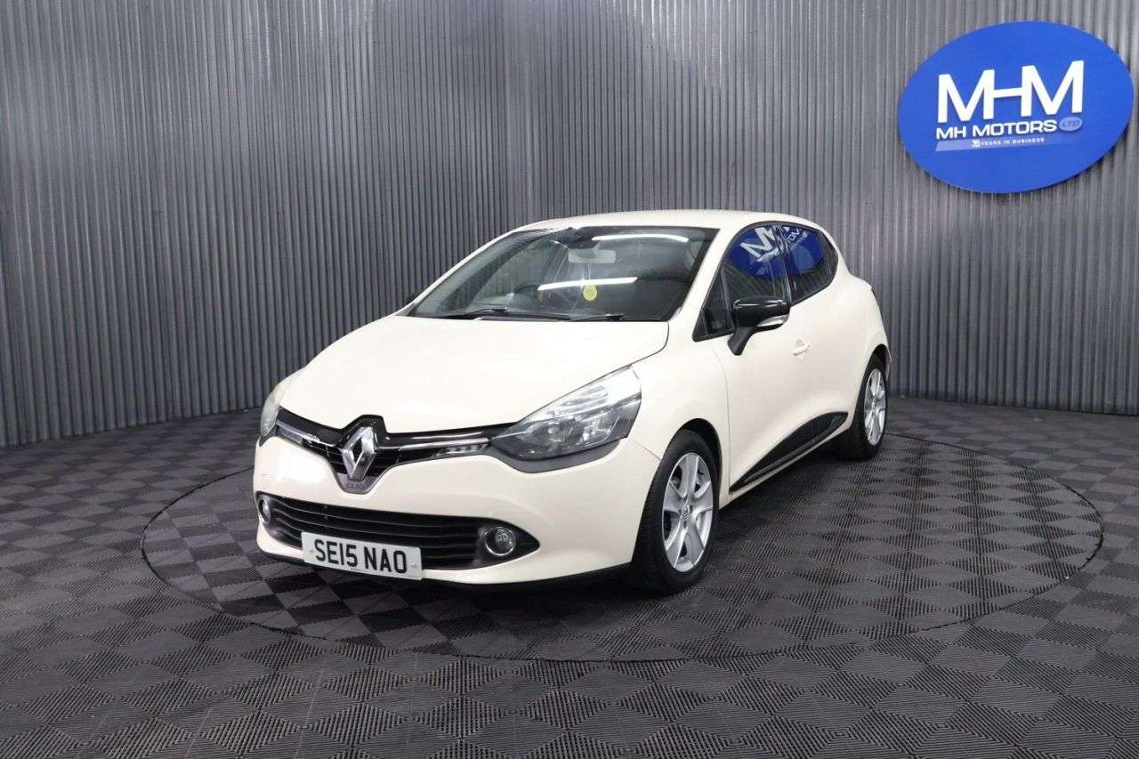 A 2015 RENAULT CLIO 1.5 dCi Dynamique MediaNav Hatchback 5dr Diesel Manual Euro 5 (s/s) (90 ps) A 2015 RENAULT CLIO 1.5 dCi Dynamique MediaNav Hatchback 5dr Diesel Manual Euro 5 (s/s) (90 ps)